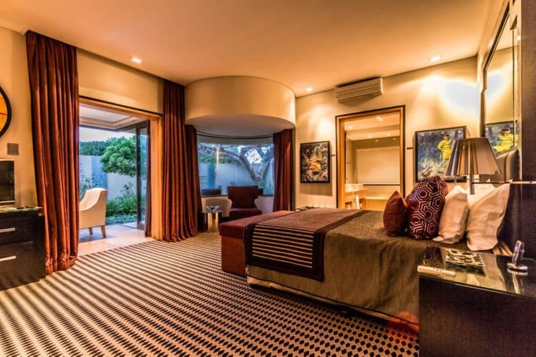 No 5 Boutique Art Hotel