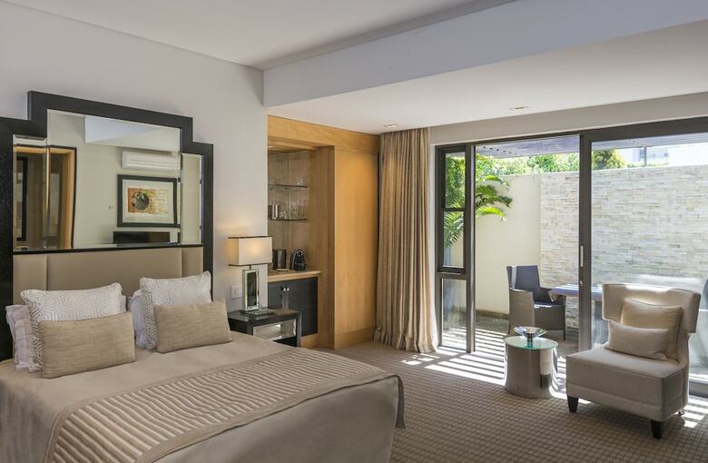 No 5 Boutique Art Hotel