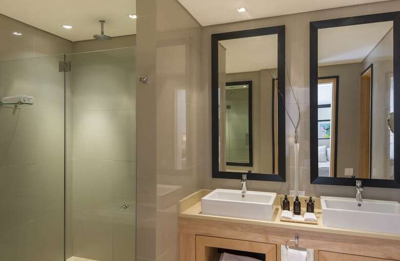 No 5 Boutique Art Hotel