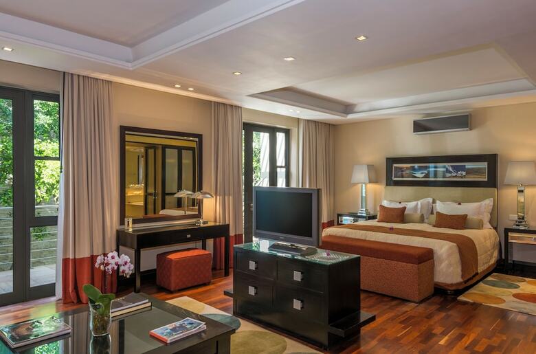 No 5 Boutique Art Hotel