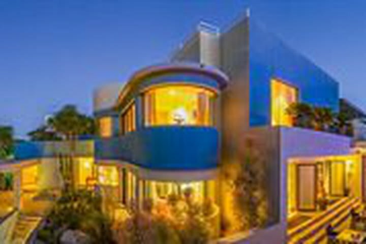 No 5 Boutique Art Hotel
