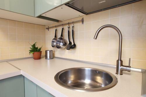 Apartment On Markovnikova 10a