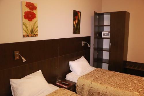 Hotel Snezhniy Bars Dombay