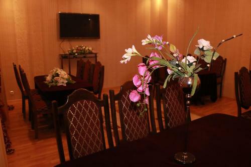 Hotel Snezhniy Bars Dombay