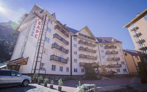 Hotel Snezhniy Bars Dombay
