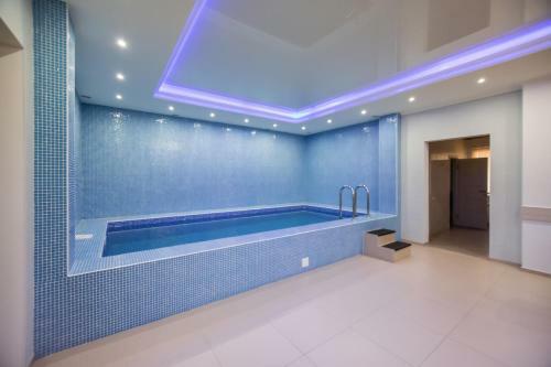 Aviator Hotel