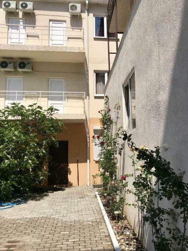 Hostal Inzhir Guest House