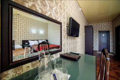 Paradeison Hotel