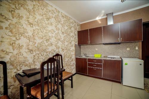 Paradeison Hotel