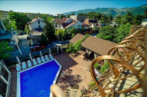 Paradeison Hotel