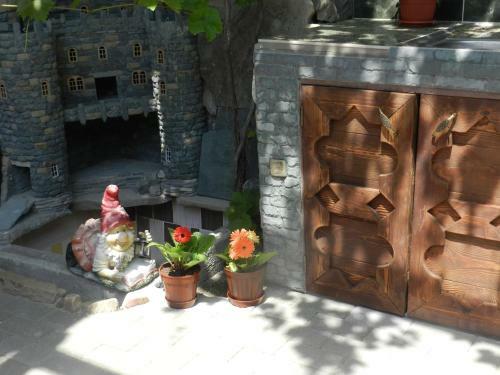 Hostal Mone Guest House