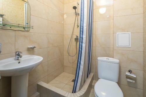 Hostal Abrikos Plus Guesthouse