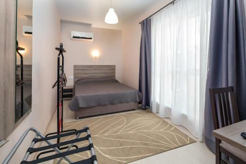 Hostal Abrikos Plus Guesthouse