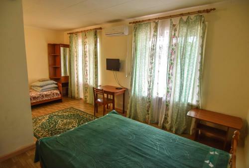 Hostal Guest House "golubaya Laguna"