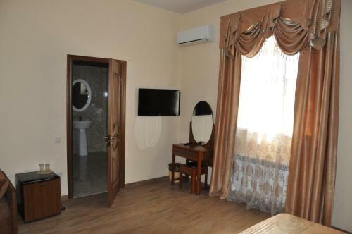 Hostal Shokolad Guest House