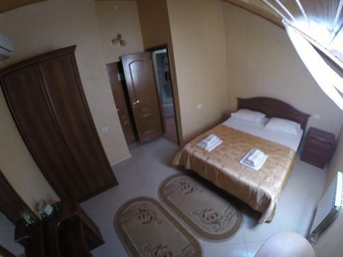 Hostal Neolit Guest House