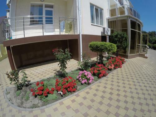 Hostal Neolit Guest House