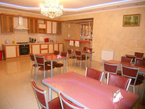 Hostal Neolit Guest House