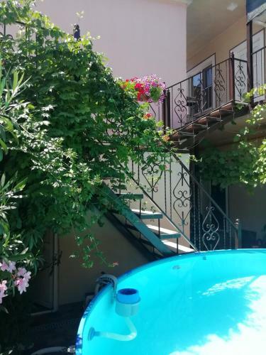 Hostal Lagrein Guest House