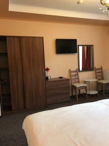 Paradise Hotel