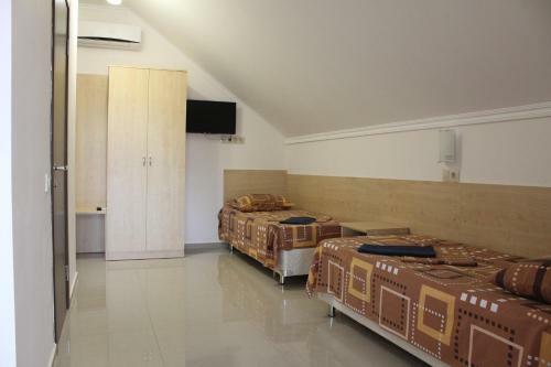 Hostal Vinograd Guest House