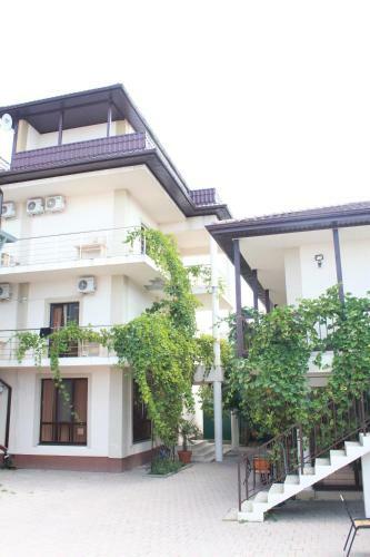 Hostal Vinograd Guest House