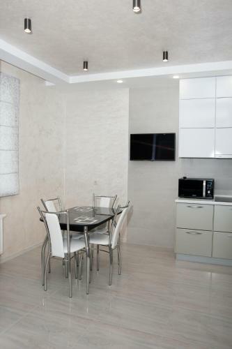 Riviera Apart