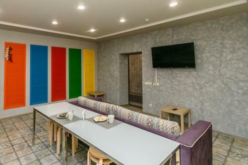 Hostel Svoi Ludi