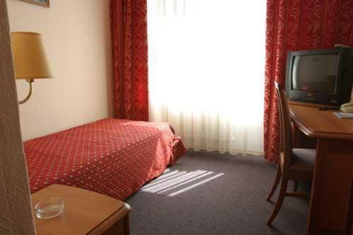 Hotel Cronwell Inn Ugra