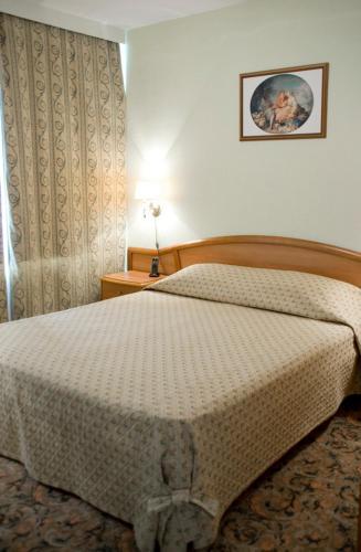 Hotel Cronwell Inn Ugra