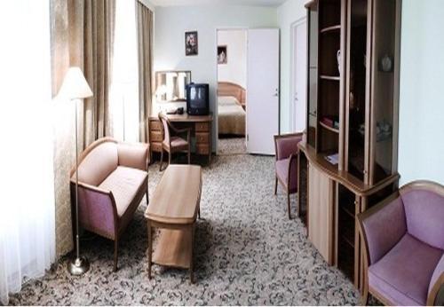 Hotel Cronwell Inn Ugra