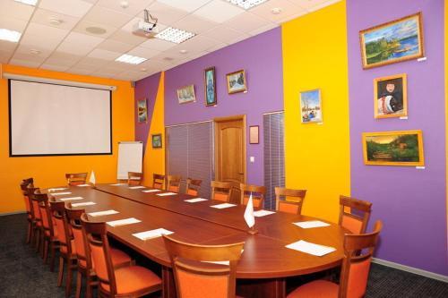 Hotel Cronwell Inn Ugra