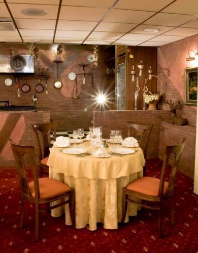 Hotel Cronwell Inn Ugra