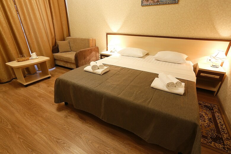 Hotel Ritsa Hall