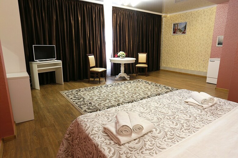 Hotel Ritsa Hall