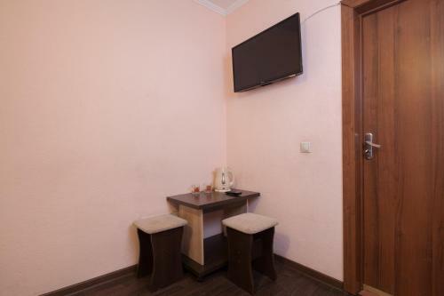 Adel Hotel