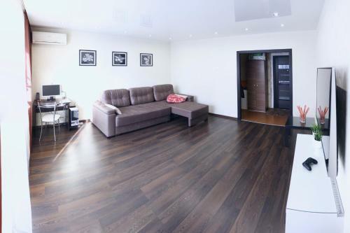 Apartment At Vzletnaya 24