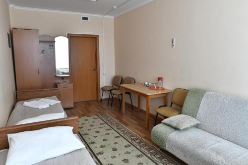 Hostal Mini-hotel On Markovskogo, 81