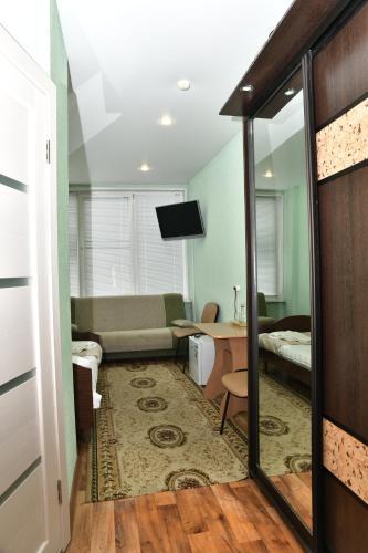 Hostal Mini-hotel On Markovskogo, 81