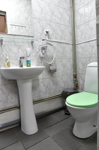 Hostal Mini-hotel On Markovskogo, 81