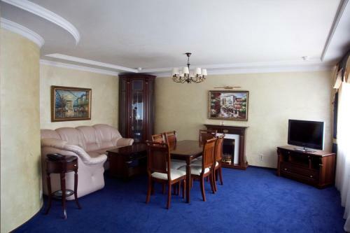 Oktyabrskaya Hotel