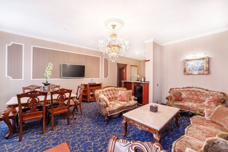 Hotel Dinastiya