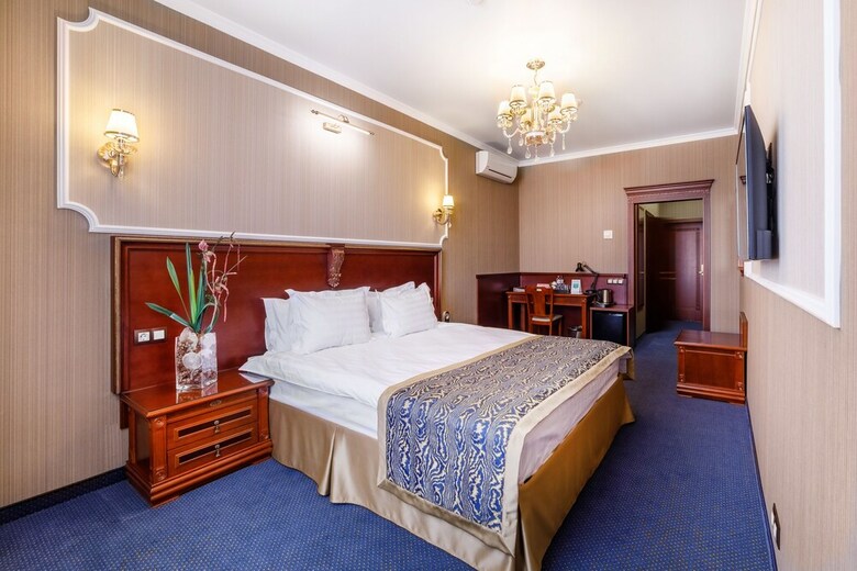 Hotel Dinastiya