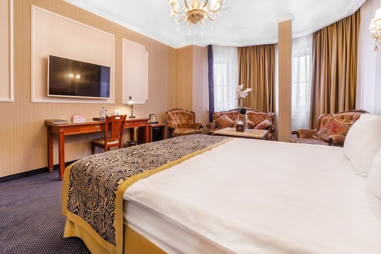 Hotel Dinastiya