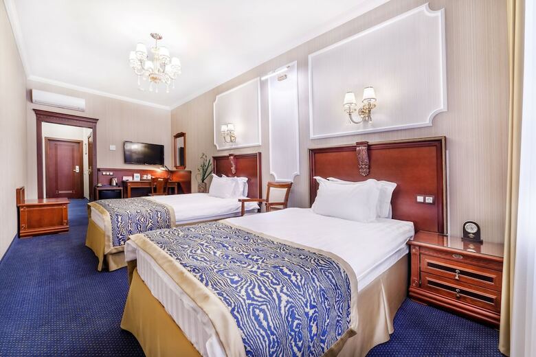 Hotel Dinastiya