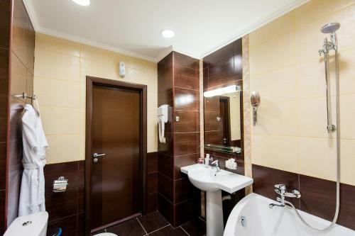 Avrora Business Hotel And Spa