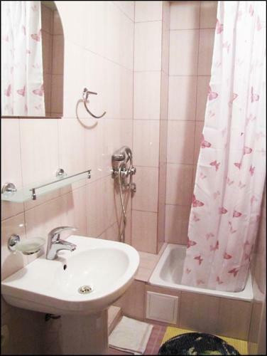 Hostal U Kota Guest House