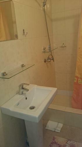 Hostal U Kota Guest House