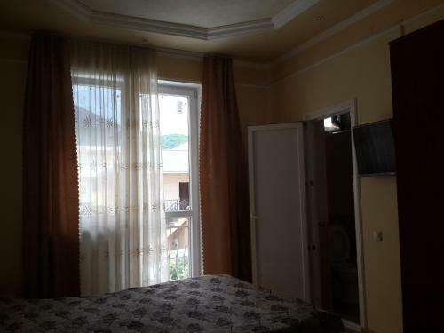 Hostal Ametist Guest House