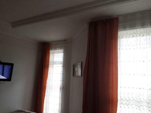 Hostal Ametist Guest House